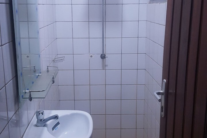 Room 16 of 25