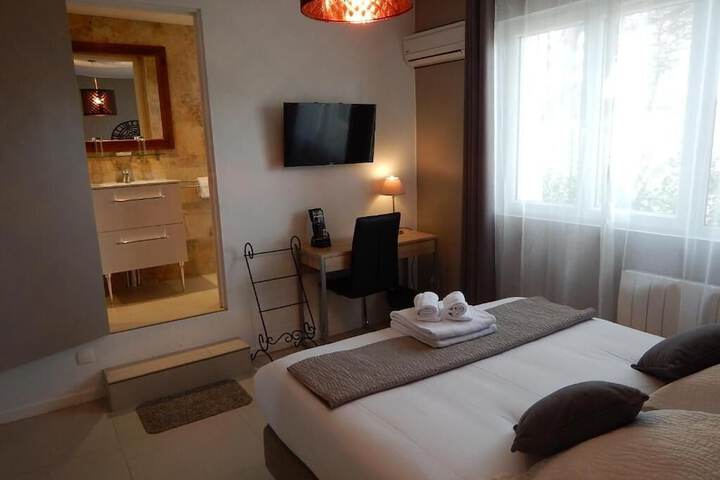 Room 4 of 42