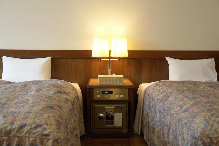 Room 21 of 35