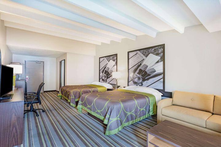 2 Queen Beds (3 of 5)