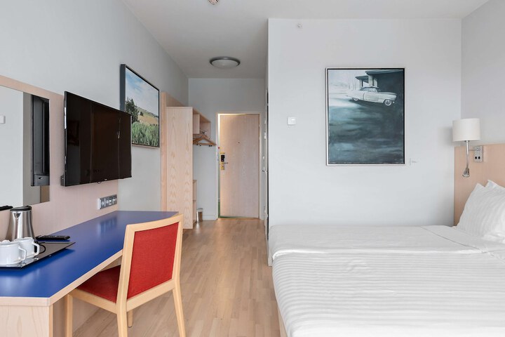 Room 11 of 45