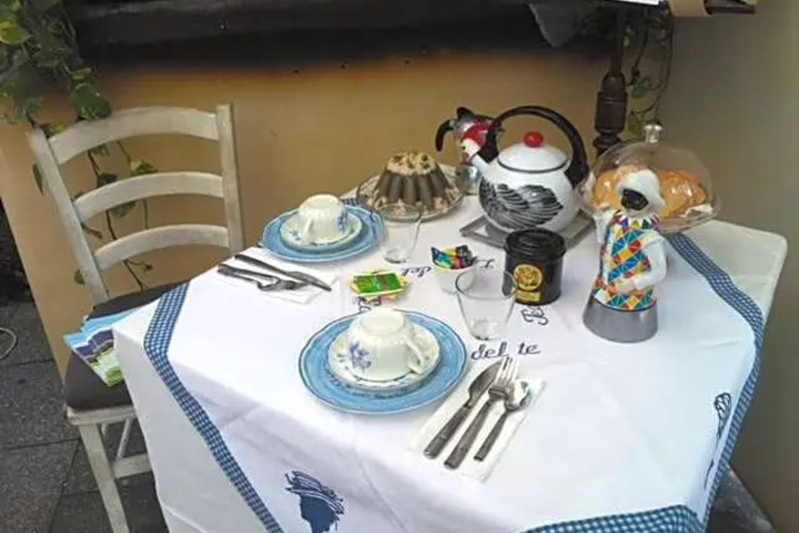 Dining 19 of 20