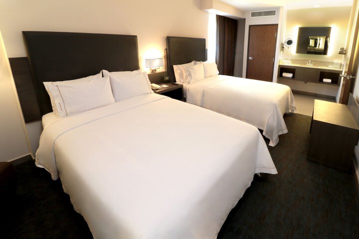 Room 16 of 80