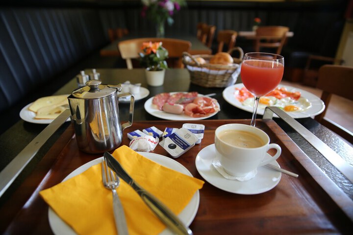 Breakfast/Coffee Service 8 of 40