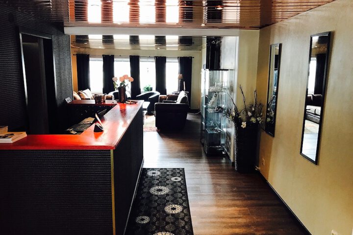 Guest Lobby