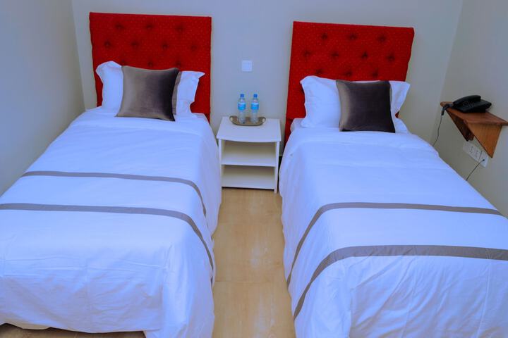 Room 6 of 27