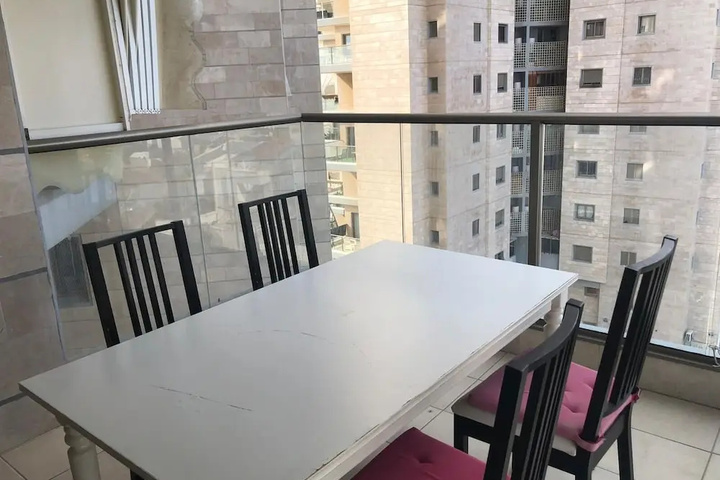Room 4 of 21