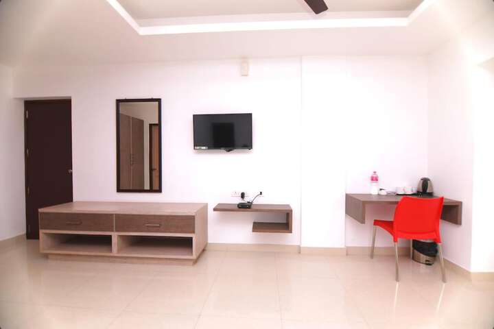 Room 27 of 38