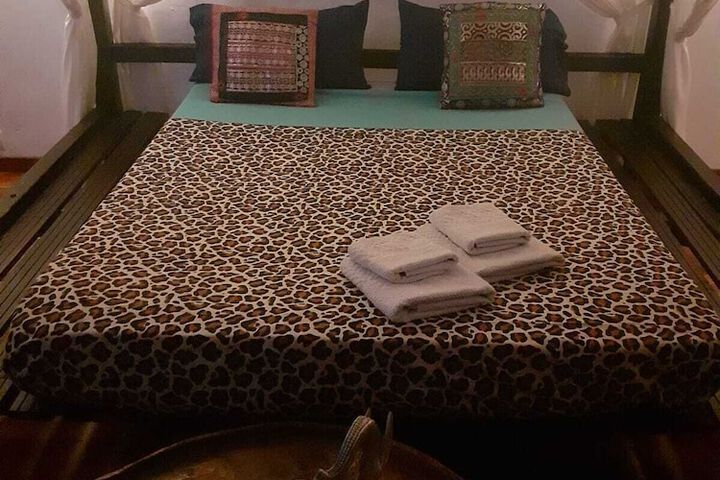 Room 13 of 16