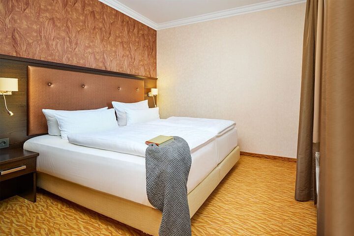 Room 8 of 50