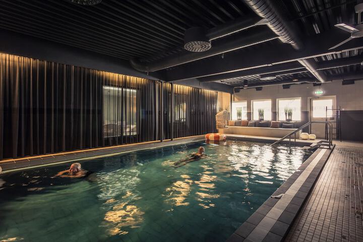 Pool 39 of 60