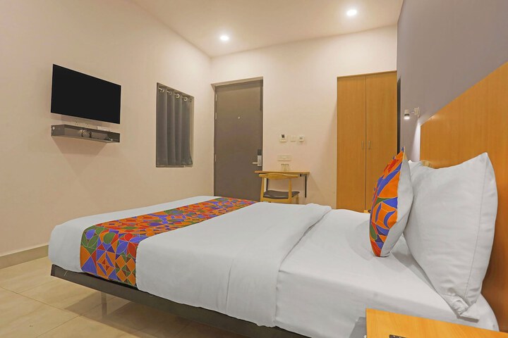 Room 13 of 25
