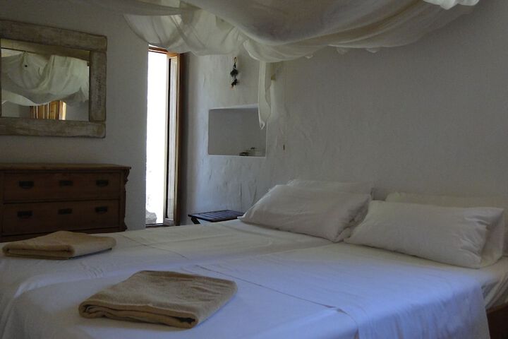 Room 3 of 32