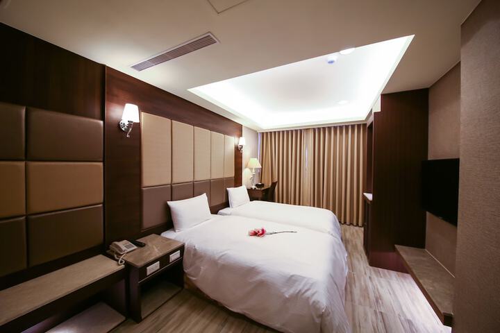 Room 3 of 61