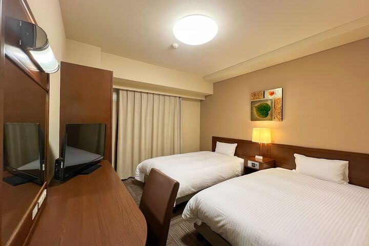 Room 9 of 30