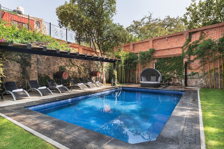 Pool 21 of 43