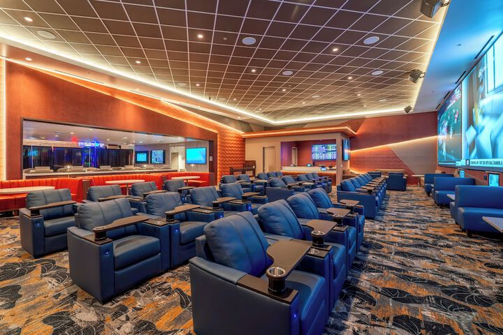 Lounge 79 of 86