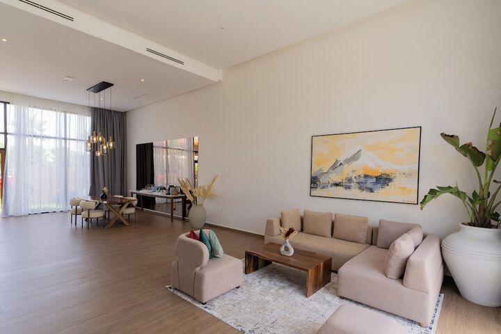 Room 3 of 10