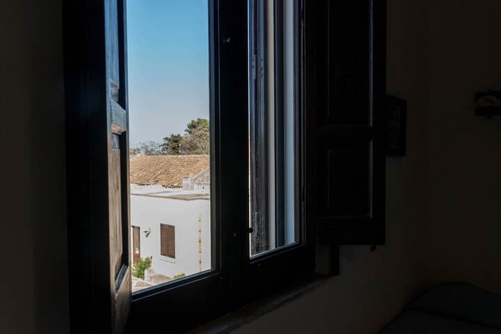 Room 27 of 79