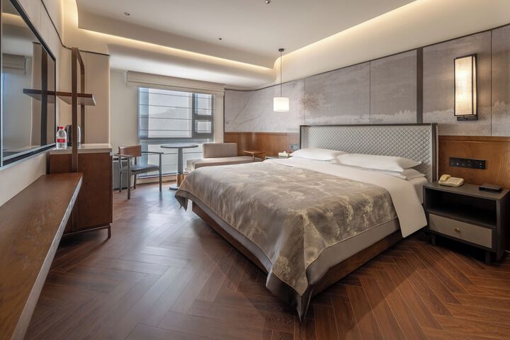 Room 8 of 34