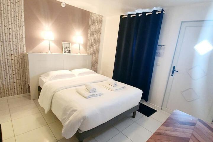 Room 4 of 44