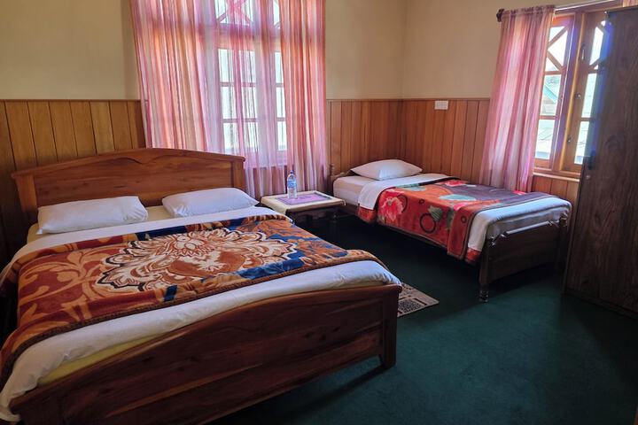 Room 6 of 25