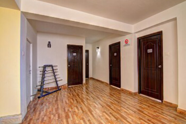 Ballroom/Hall 28 of 34
