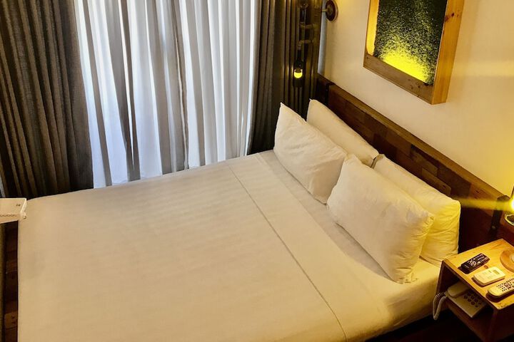 Room 6 of 101