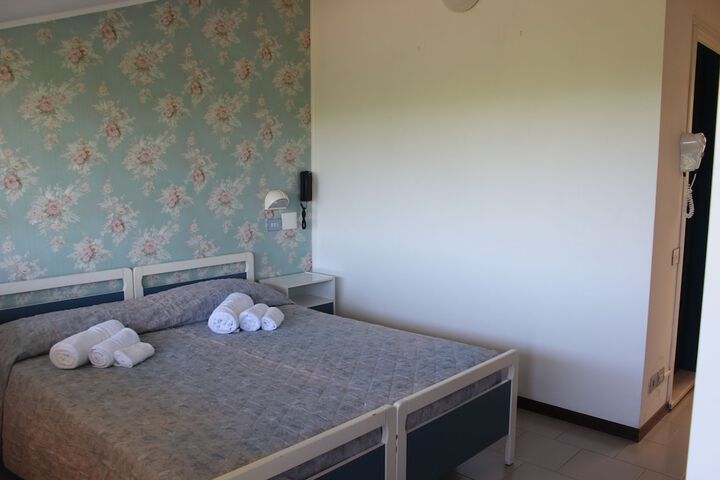 Room 4 of 28