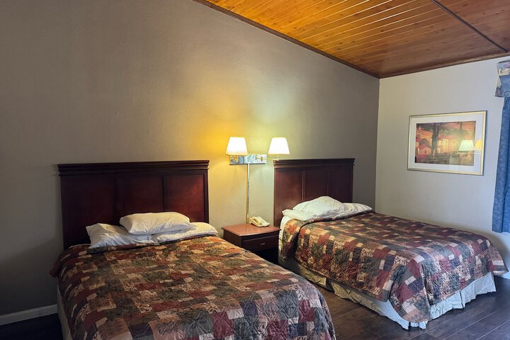 2 Queen Beds (6 of 13)