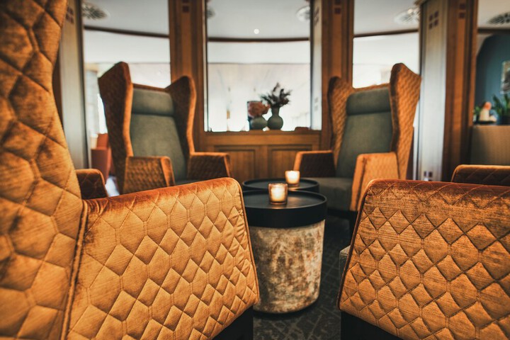 Lounge 63 of 79