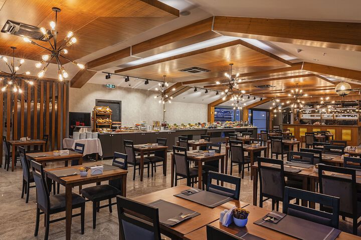 Dining 76 of 128