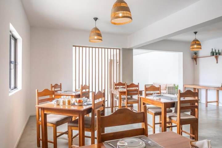 Dining 21 of 27