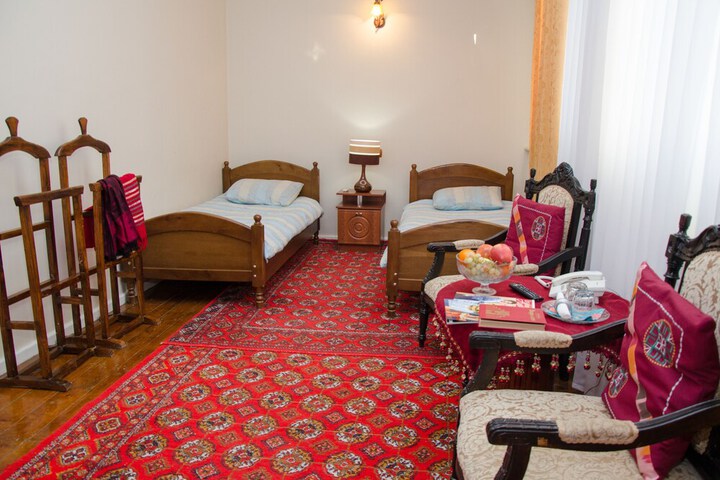 Room 33 of 46