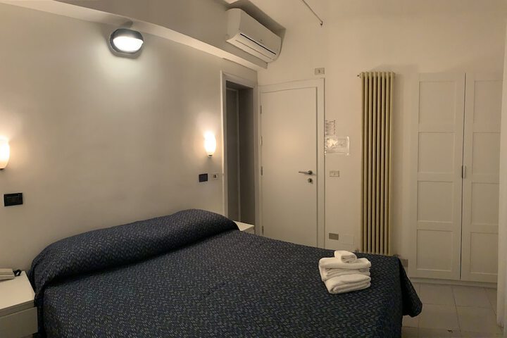 Room 27 of 70