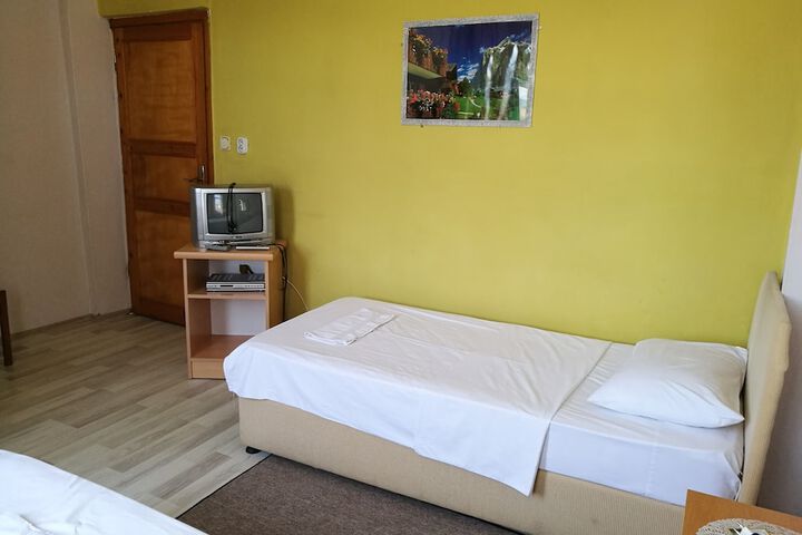 Room 4 of 24
