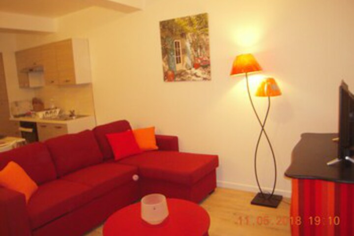 Room 4 of 8