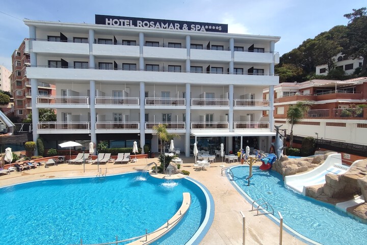 Hotel with Pool