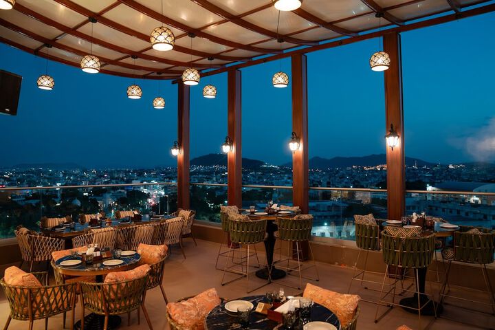 Dining 20 of 24