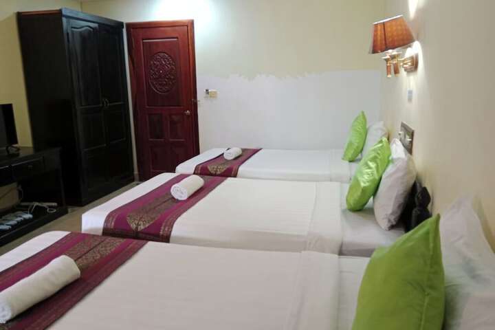 Room 10 of 27
