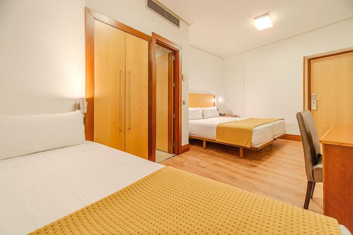 Room 53 of 99