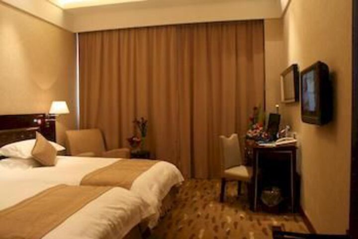 Room 10 of 18