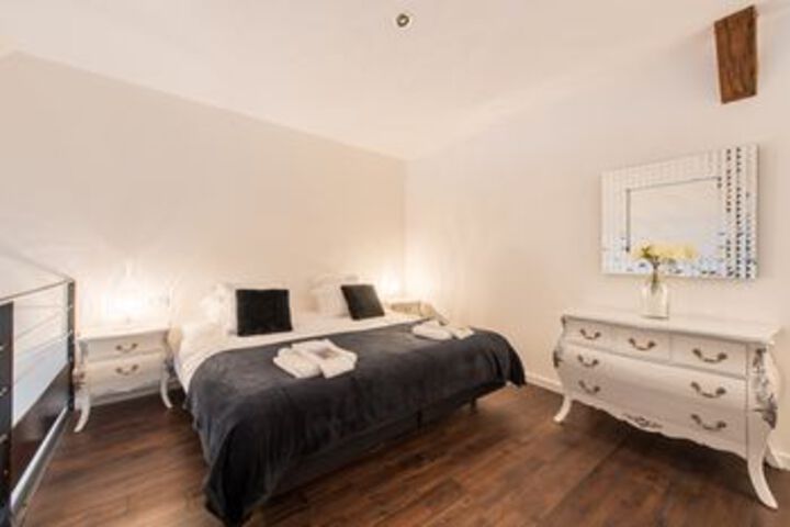 Room 9 of 28