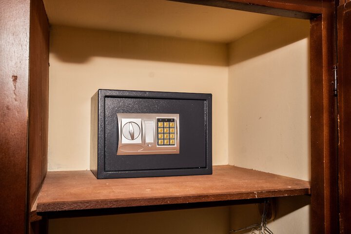 Room 16 of 42