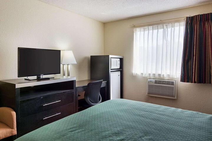 2 Double Beds (6 of 6)