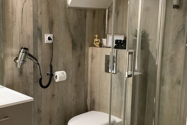 Room 15 of 33