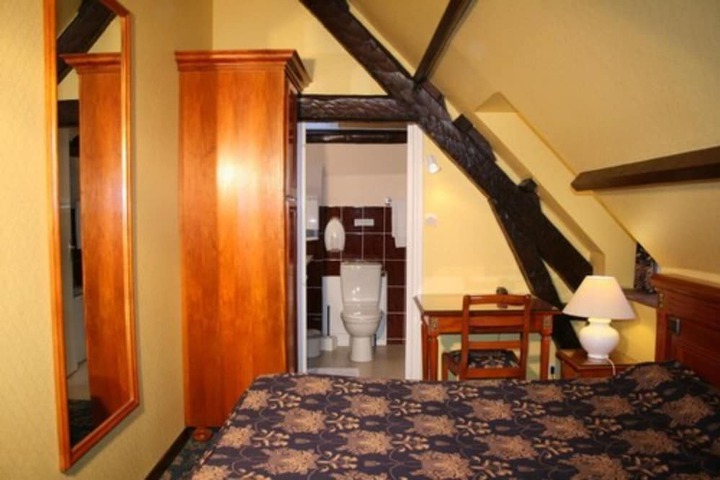 Room 6 of 38