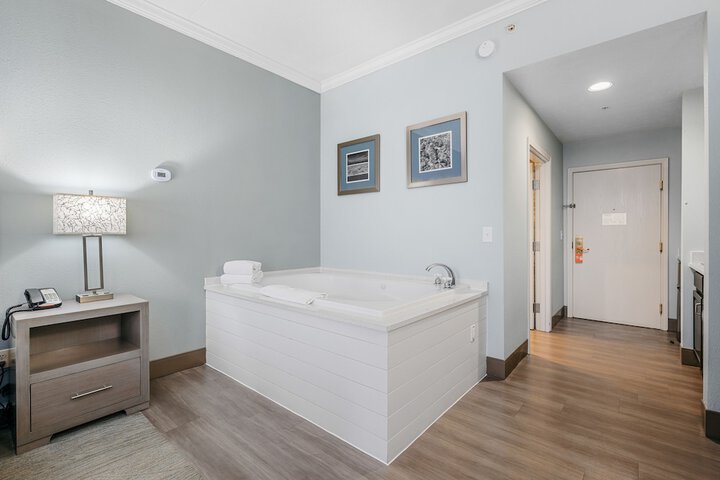Private spa tub