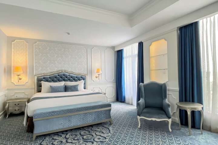 Room 9 of 33