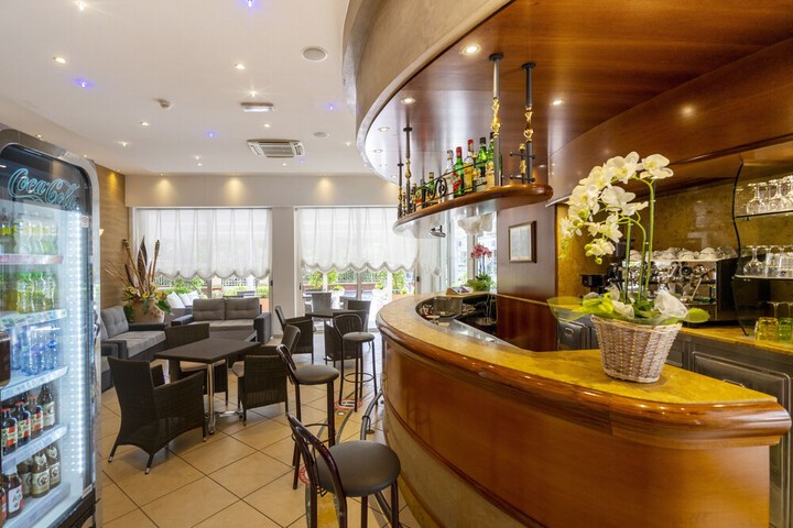 Lounge 98 of 115